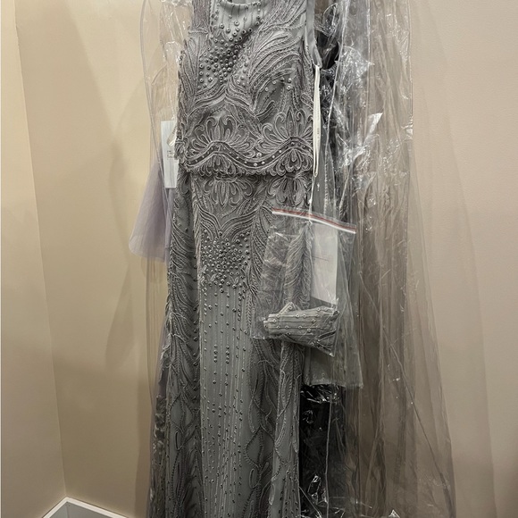 Cameron Blake V-Back Gown 119644- Gorgeous!! - Picture 5 of 8